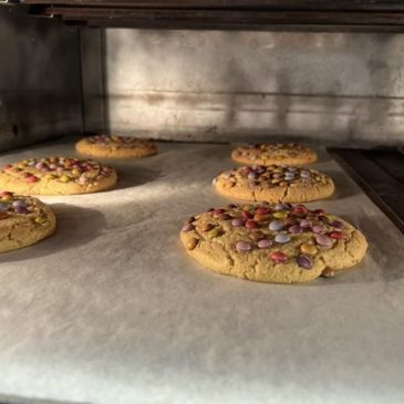 Hjemmelagde cookies rett fra oven